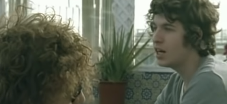 The Kooks nos cuentan por qué grabaron el video de "She Moves in Her Own Way" en México