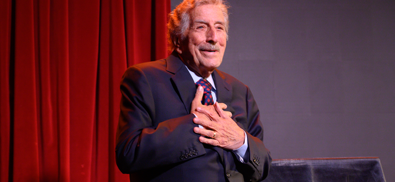 Una noticia triste: Tony Bennett se retira oficialmente de los escenarios a los 95 años