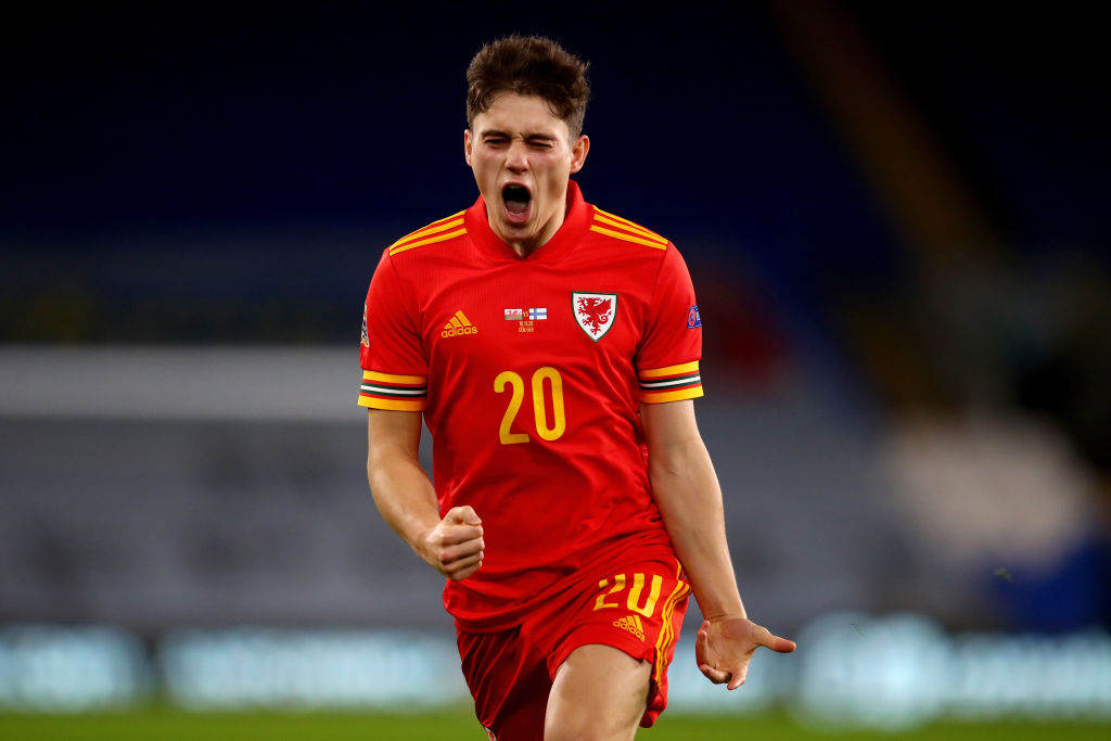 Daniel James con la Selección de Gales