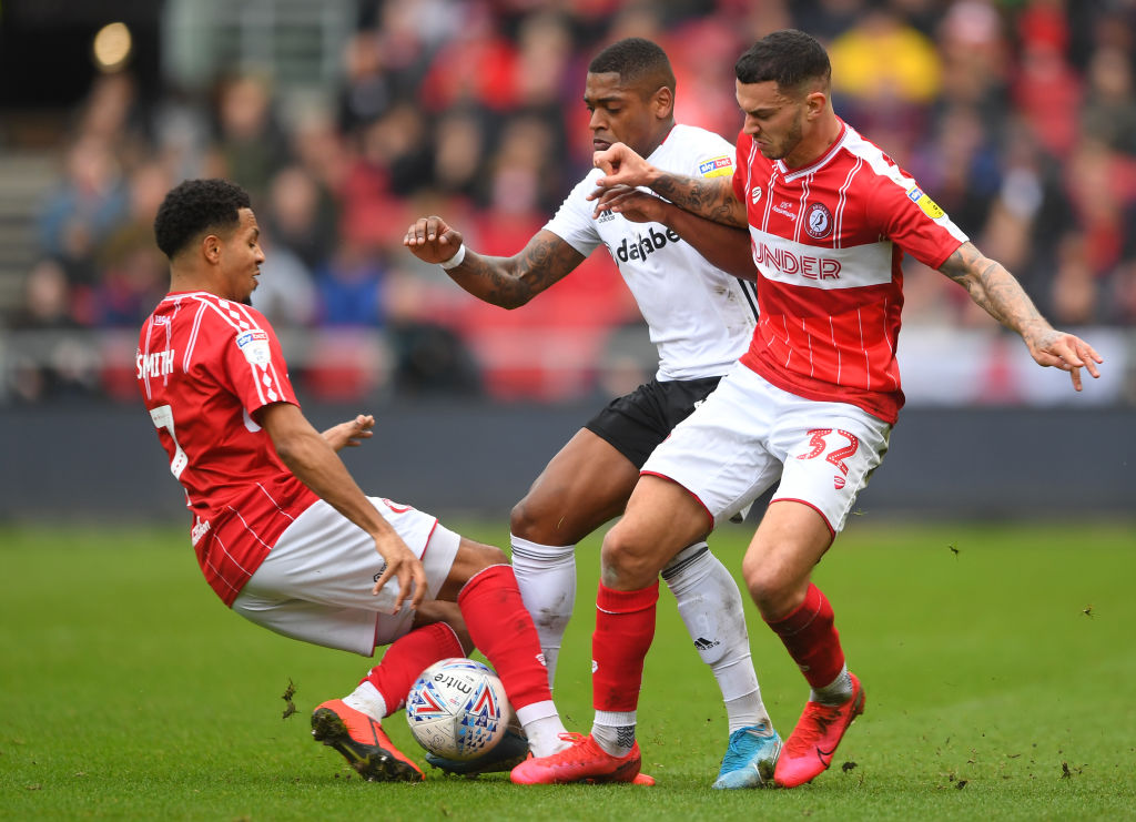 ¡La imagen del día! Jugadores del Fulham festejaron un gol con Rhys, el aficionado víctima de bullyng en redes