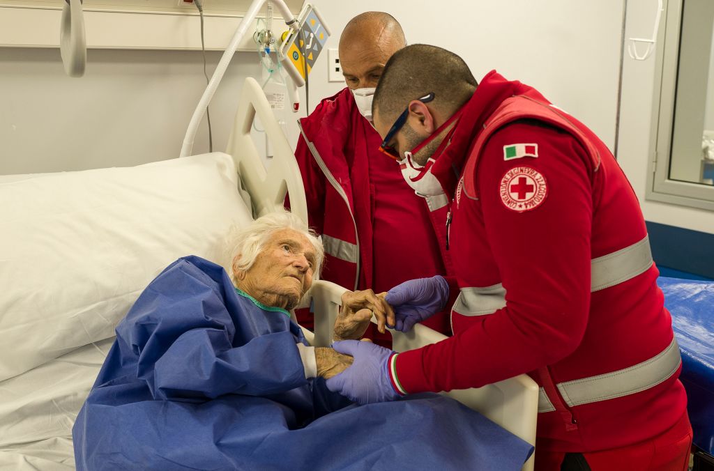 Mujer de 116 años supera el COVID-19 tras tres semanas hospitalizada