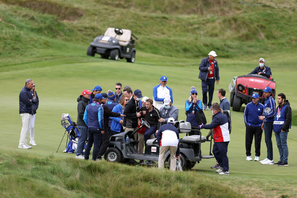 Tom Felton salió en camilla de un torneo de golf