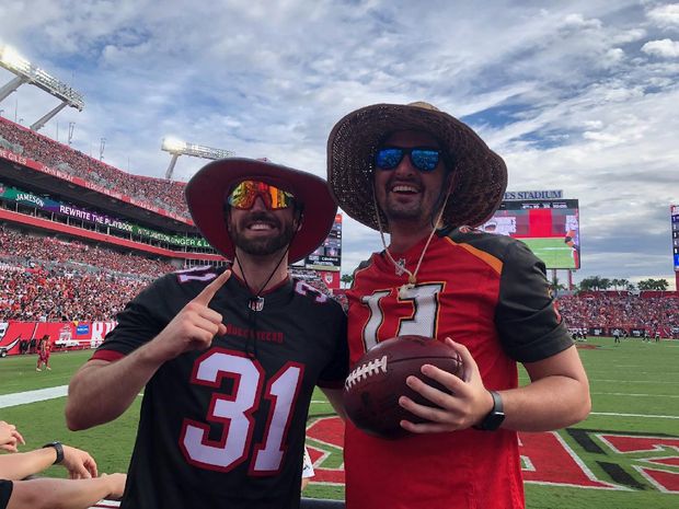 Byron Kennedy, fan que se llevó el balón del récord de Tom Brady