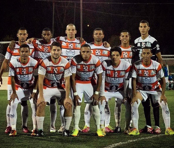 Cristo Fernández en el equipo de futbol en Puerto Rico