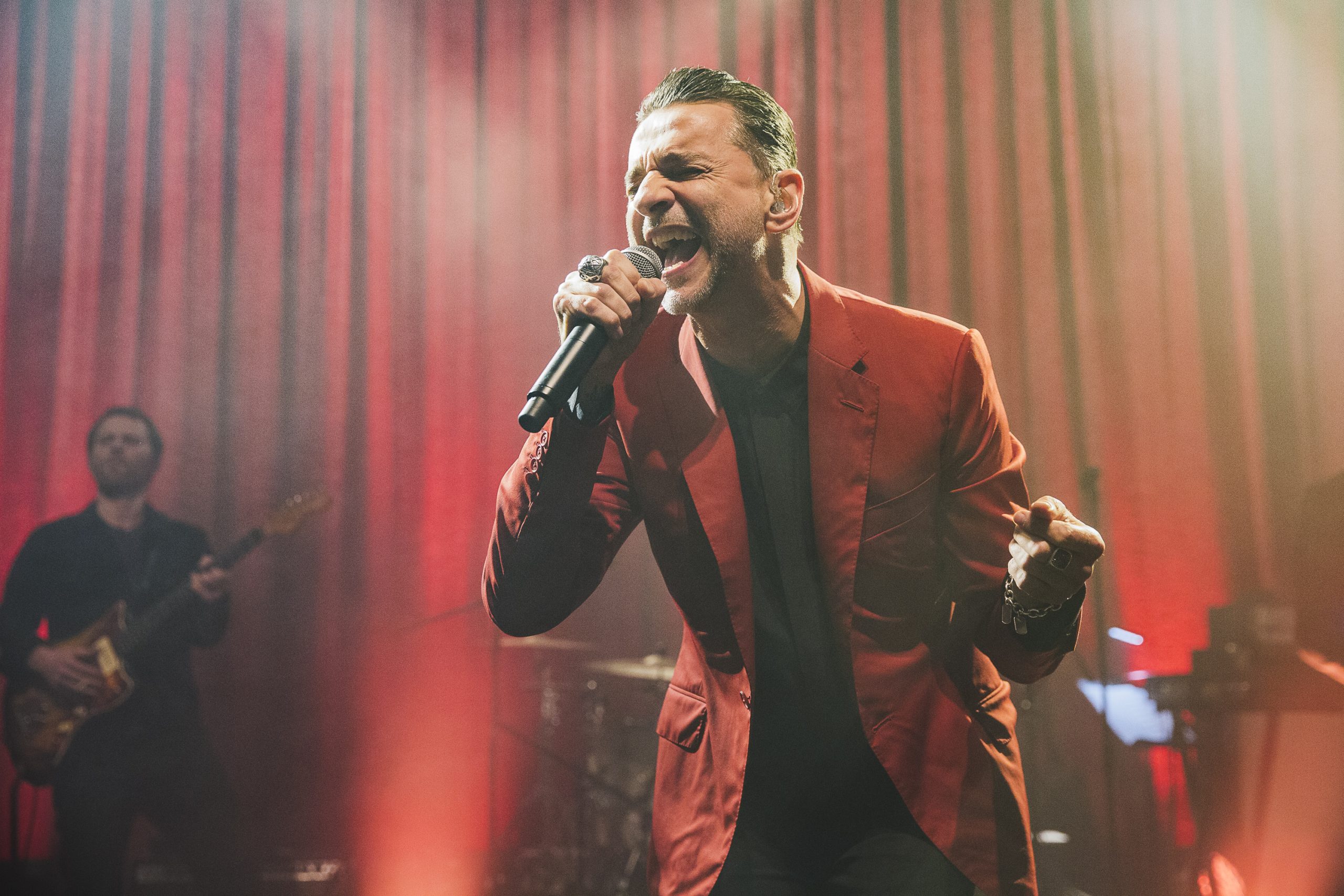 Retomando proyectos para homenajear grandes artistas: Una entrevista con Dave Gahan