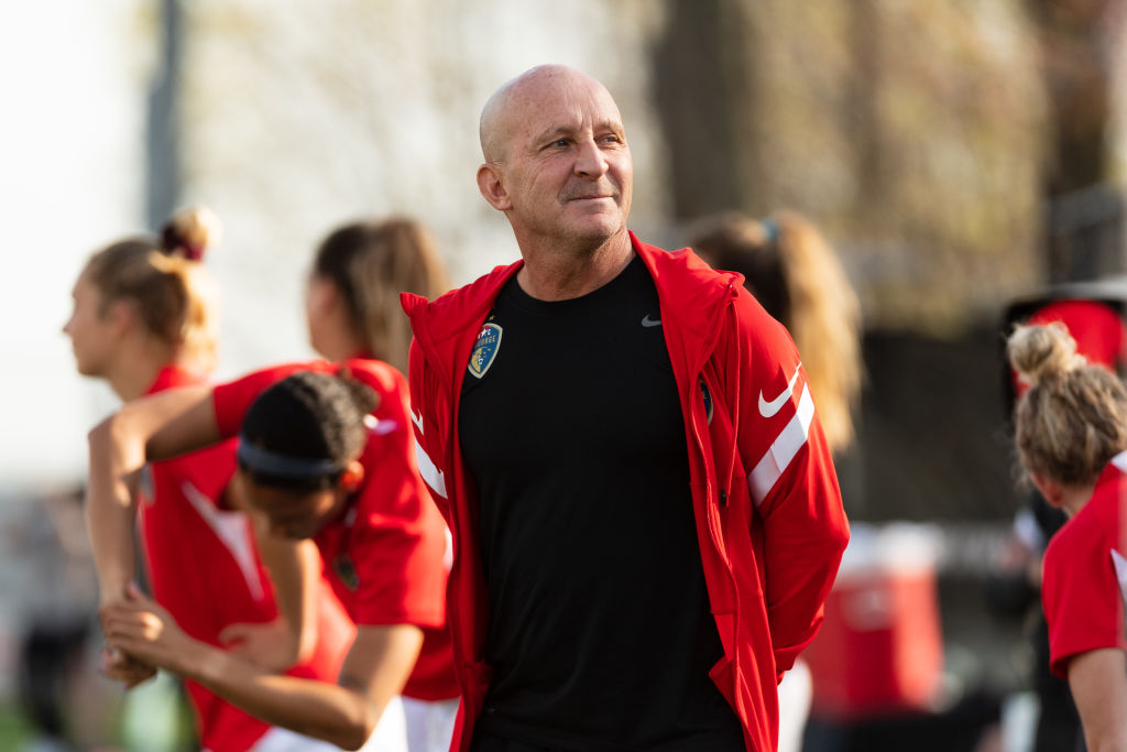 Liga suspendida y la voz de las futbolistas: Las reacciones contra la NWSL por el caso de abuso que encabeza Paul Riley