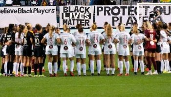 Equipos de la NWSL protestan en todos los partidos contra del caso de abusos de Paul Riley