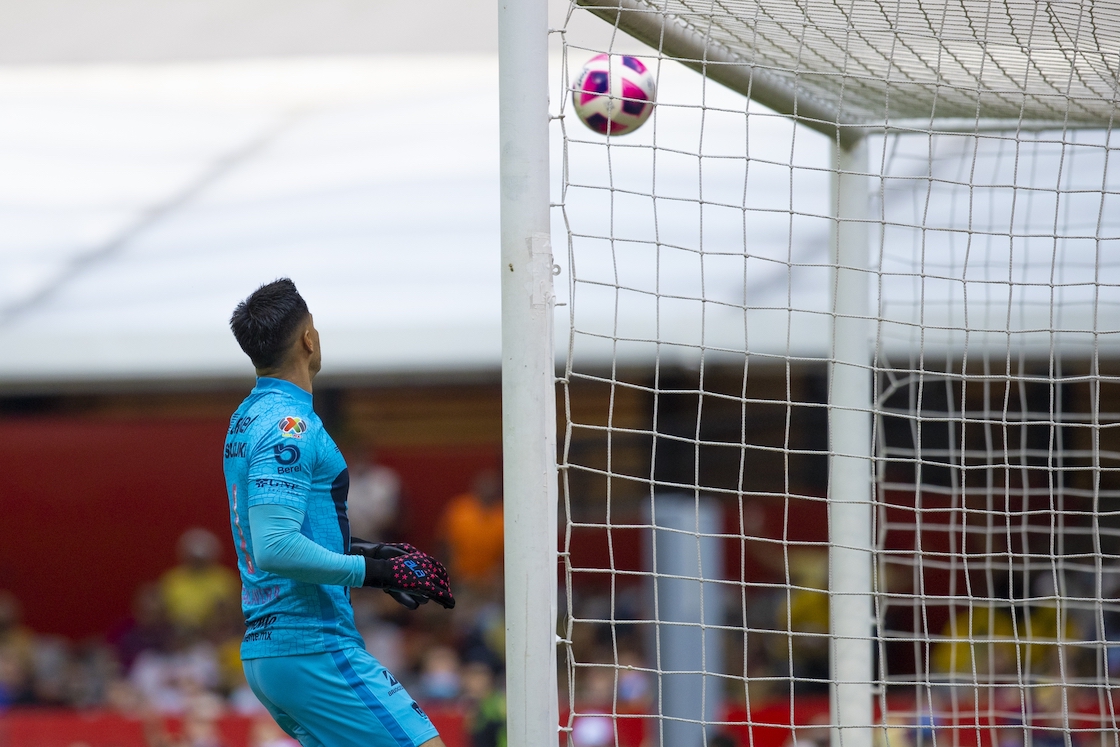 ¡Dónde la puso! El golazo de Richard Sánchez tras el osote de la defensa de Pumas