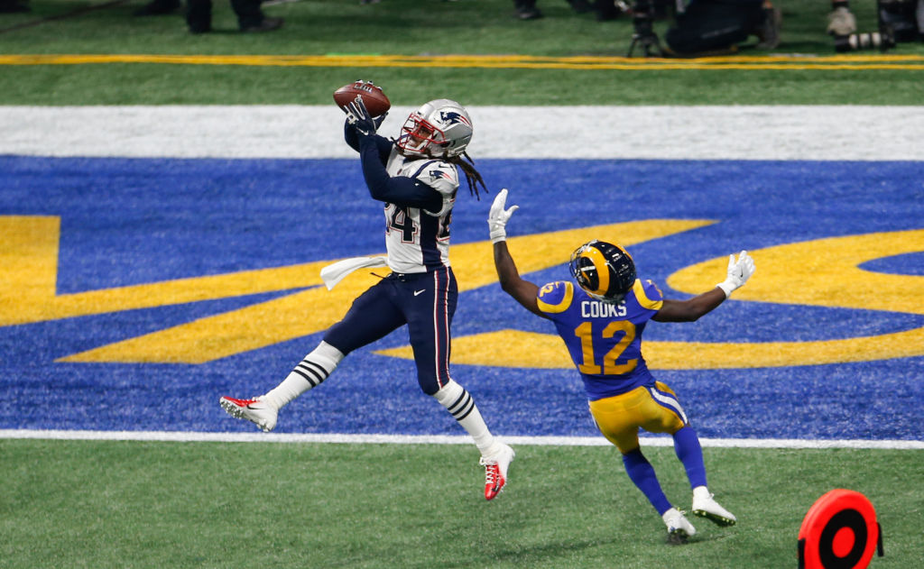 Stephon Gilmore intercepta un pase en el Super Bowl LIII