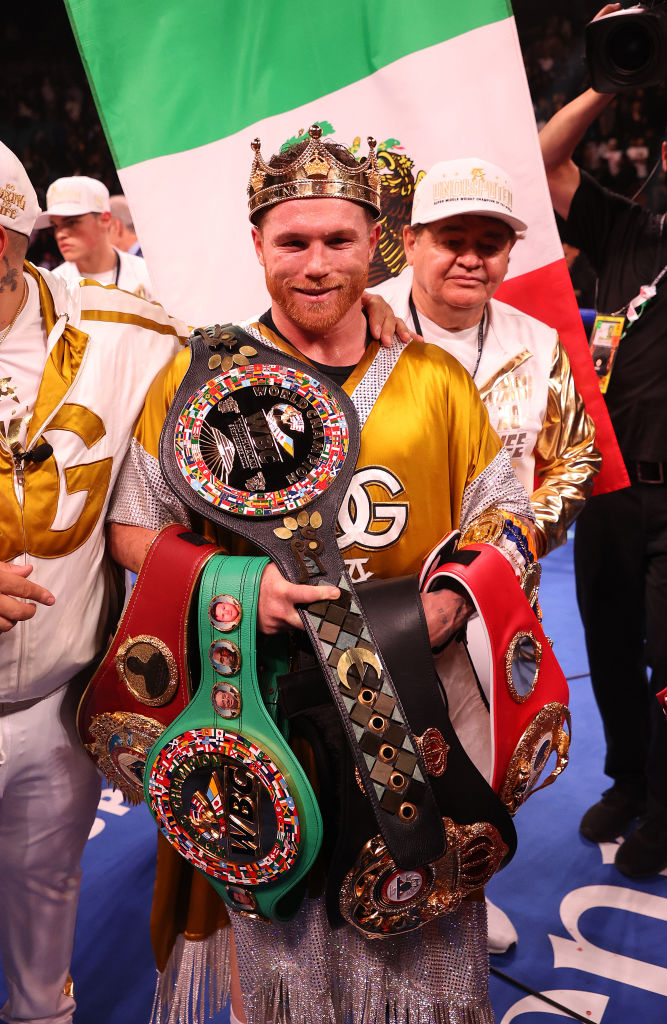 Saúl 'Canelo' Álvarez como campeón indiscutido