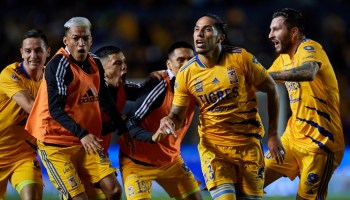 ¡Santos queda eliminado! El golazo de Carlos Salcedo con el que puso a Tigres en Semifinales