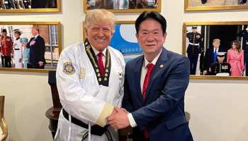 donald-trump-noveno-dan-taekwondo-corea-sur-cinta-negra-de-verdad-3