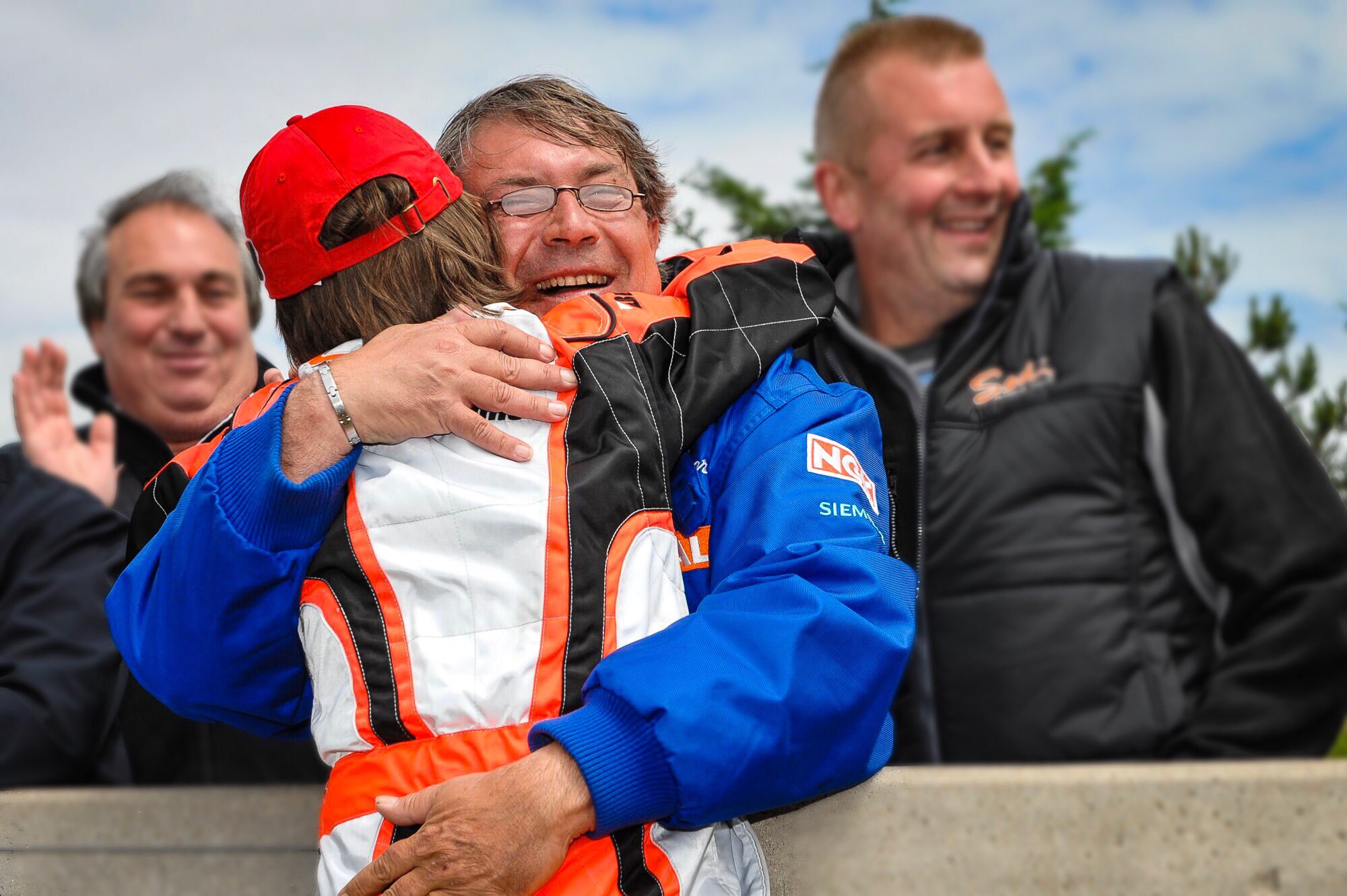 La emotiva llamada de Charles Leclerc a Checo Pérez por los festejos con su padre: "Se me salieron las lágrimas"