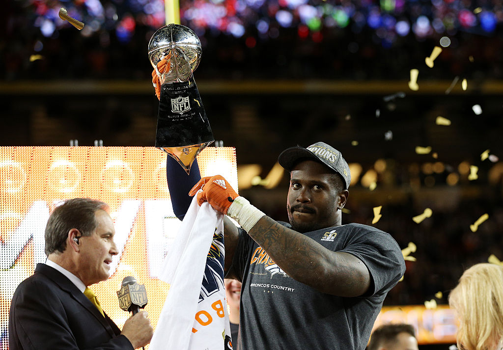 Von Miller el MVP del Super Bowl 50 con Broncos