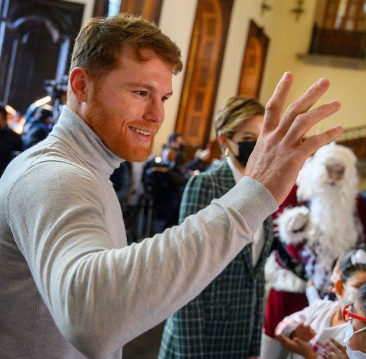 'Canelo' Álvarez sorprendió a niños de Nuevo León con más de 5 mil juguetes