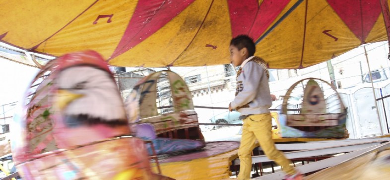 Se descarrila juego mecánico en la alcaldía Cuauhtémoc; 4 mujeres y un niño iban en él