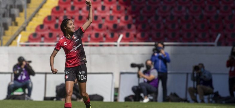 El golazo de vaselina de Alison González que adelanta al Atlas en la semifinal vs Rayadas de la Liga Femenil