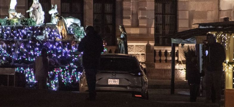 dejan-camioneta-cuerpos-arbol-navidad-zacatecas