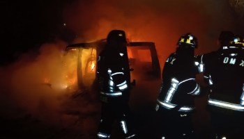 Dos personas murieron calcinadas tras incendio de camioneta en Chapultepec