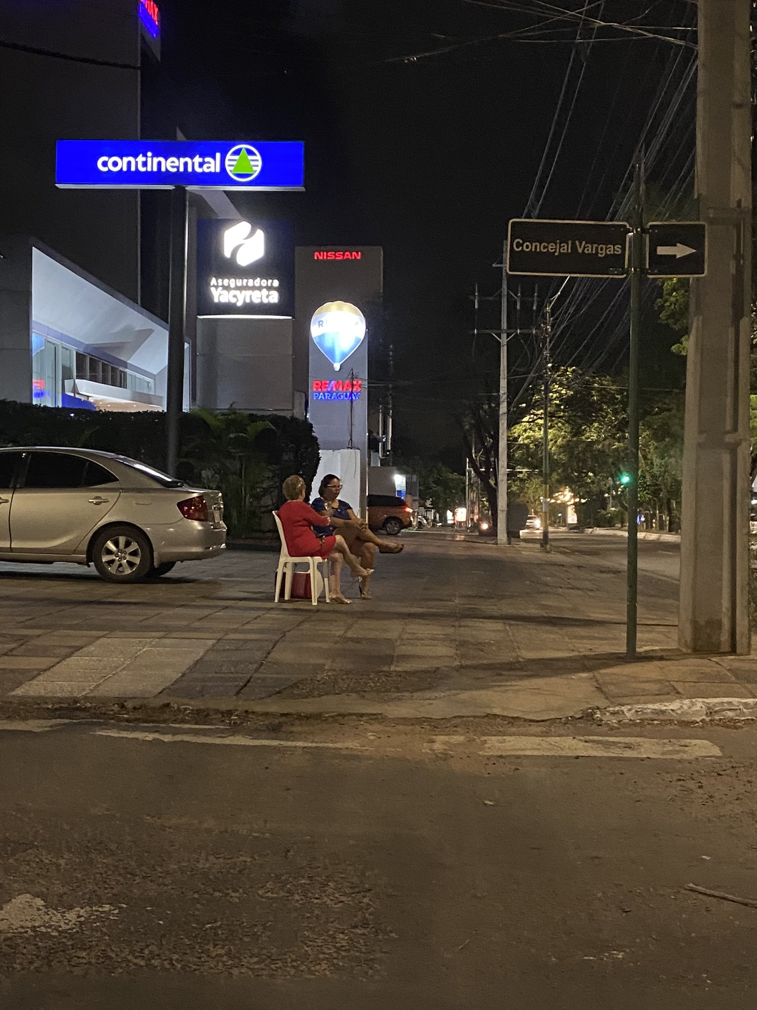 Mujer hace brindis de Navidad y Año Nuevo donde murió su hijo