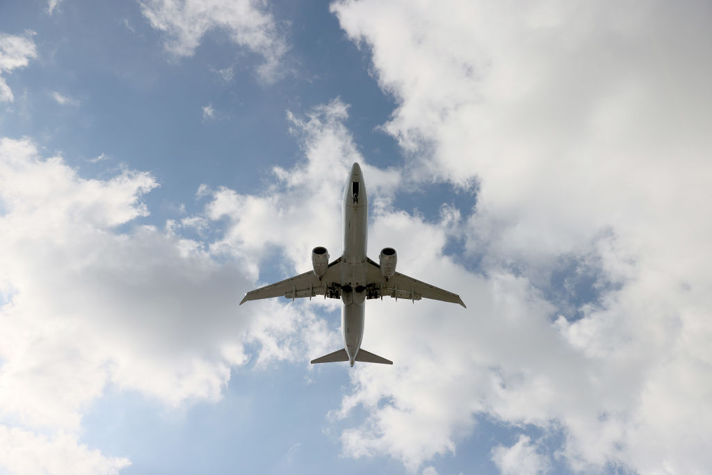 vuelo-cubrebocas-covid-avion