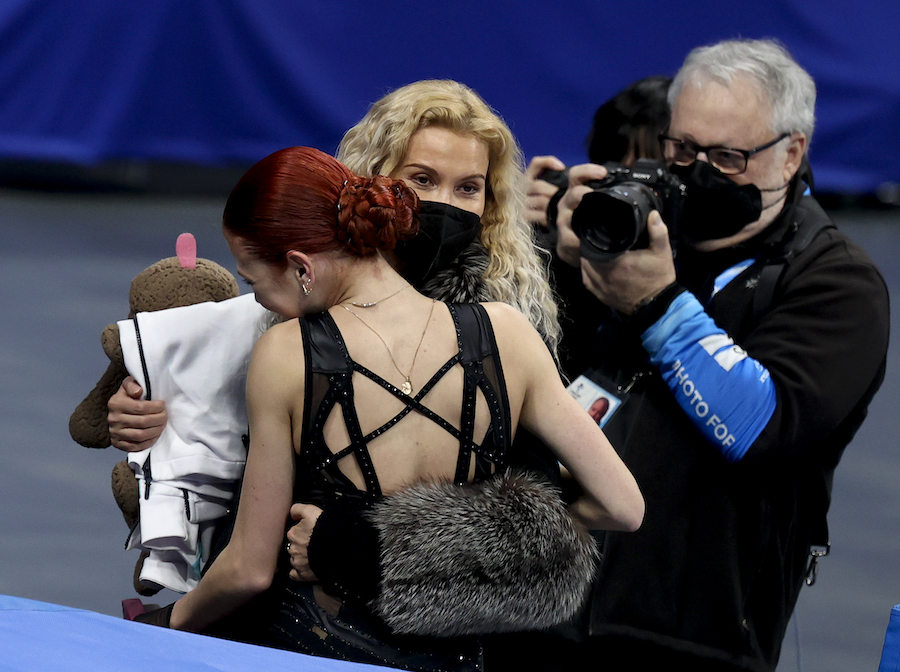 El llanto de Alexandra Trusova tras quedarse con la plata pese a su rutina histórica: "Odio este deporte"