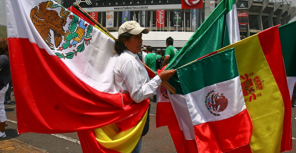 MÉXICO, D.F., 11AGOSTO2010.- Con gol de Javier Chicharito Hernández, la Selección de futbol de México adelantó 1-0 a su similar de España, en partido amistoso conmemorativo por el Bicentenario de la Independencia de nuestro país, celebrado en el estadio Azteca.