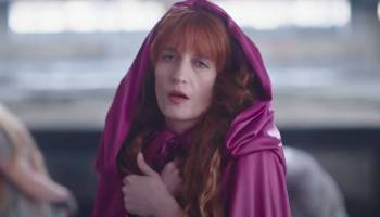 Florence + The Machine reflexiona sobre ser mujer en su nueva rola "King"