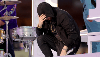 Que siempre no: La NFL sabía que Eminem se arrodillaría en el medio tiempo del Super Bowl