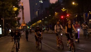 Paseo nocturno en bicicleta en la Ciudad de México