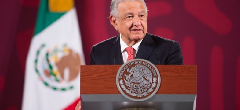 amlo-azucena-uresti-medios