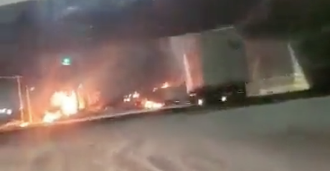 fotos-videos-nuevo-laredo-tamaulipas-bloqueos-incendios-balacera-puente-frontera-2