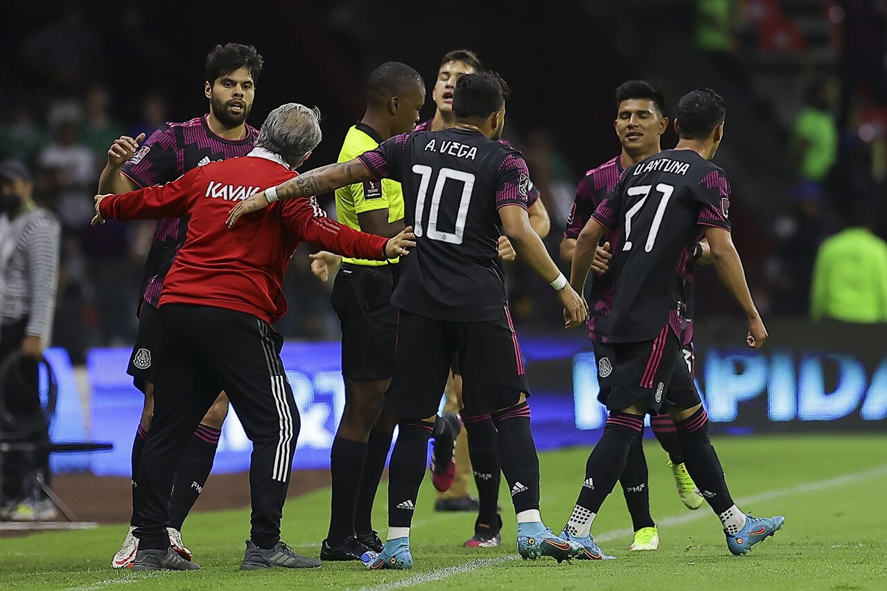 Los detenidos por el grito homofóbico y el fiestón en el Azteca: Lo que no se vio del México vs El Salvador