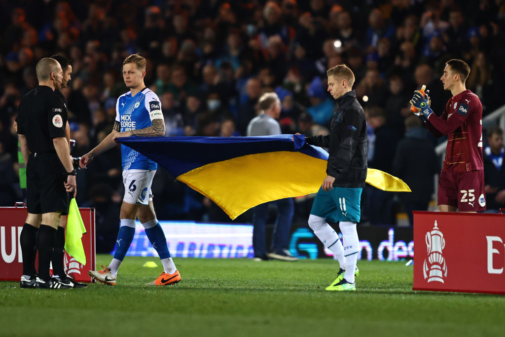 Oleksandr Zinchenko cuenta cómo vive la invasión a Ucrania a la distancia: "No dejo de llorar"