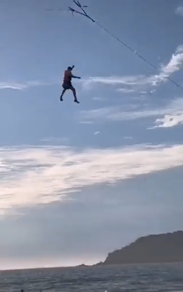 Turista cae al vacío después que se rompiera el arnés del parapente en Mazatlán