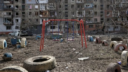 Ucrania denuncia bombardeo en escuela donde se refugiaban 400 civiles