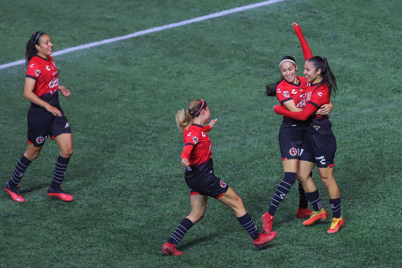 Las goleadas, Chivas sin afición y el adiós al invicto de Rayadas en la Jornada 12 de la Liga MX Femenil