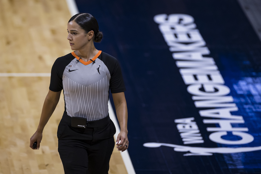 La historia de Blanca Burns, la primera árbitra mexicana en la NBA 