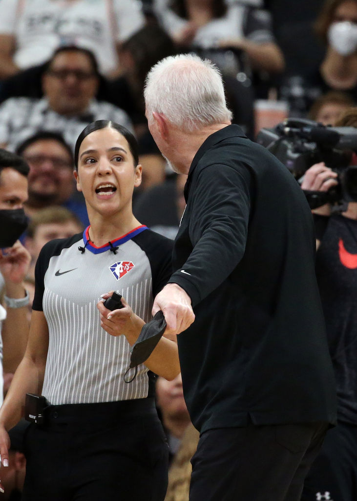 La historia de Blanca Burns, la primera árbitra mexicana en la NBA 