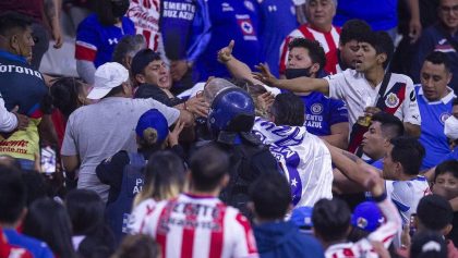 Más violencia: Reportan 3 detenidos por bronca en el Cruz Azul vs Chivas de la Liga MX