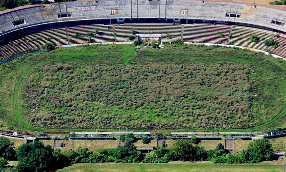 Estadio abandonado Za Luzankami