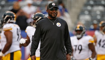 Mike Tomlin, entrenador de Steelers, está fascinado con un QB del Draft 2022