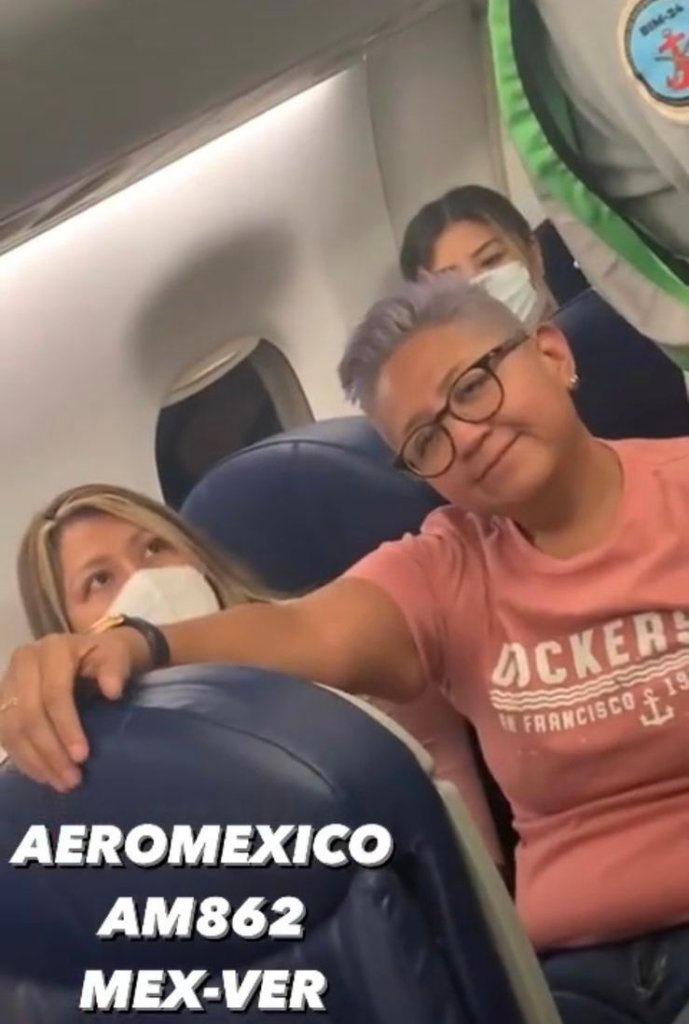 Exhiben a dos mujeres en estado de ebriedad que cancelaron un vuelo en CDMX