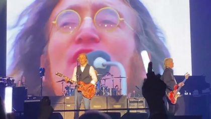 Paul McCartney homenajea a John Lennon en su regreso a los escenarios