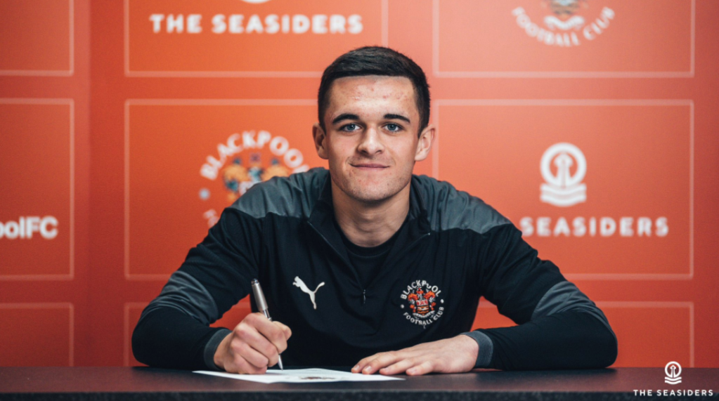 "Estoy listo para ser yo mismo": La importancia del mensaje de Jake Daniels, futbolista del Blackpool que se declaró gay