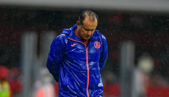 Juan Reynoso fuera Cruz Azul