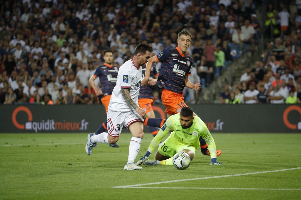 ¿Demasiado tarde? El doblete de Messi a pases de Mbappé en la goleada del PSG al Montpellier