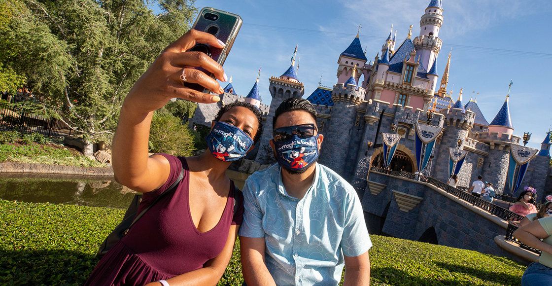 Sorpresa nivel: Mujer descubre que su esposo le era infiel por una foto en Disneyland