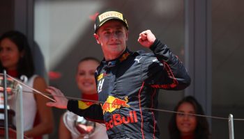 Los comentarios racistas por los que Red Bull suspendió al piloto Juri Vips