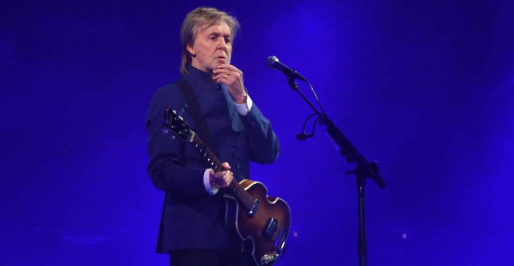 Mala suerte nivel: Mujer esperó horas para ver a Paul McCartney en primera fila y se desmayó